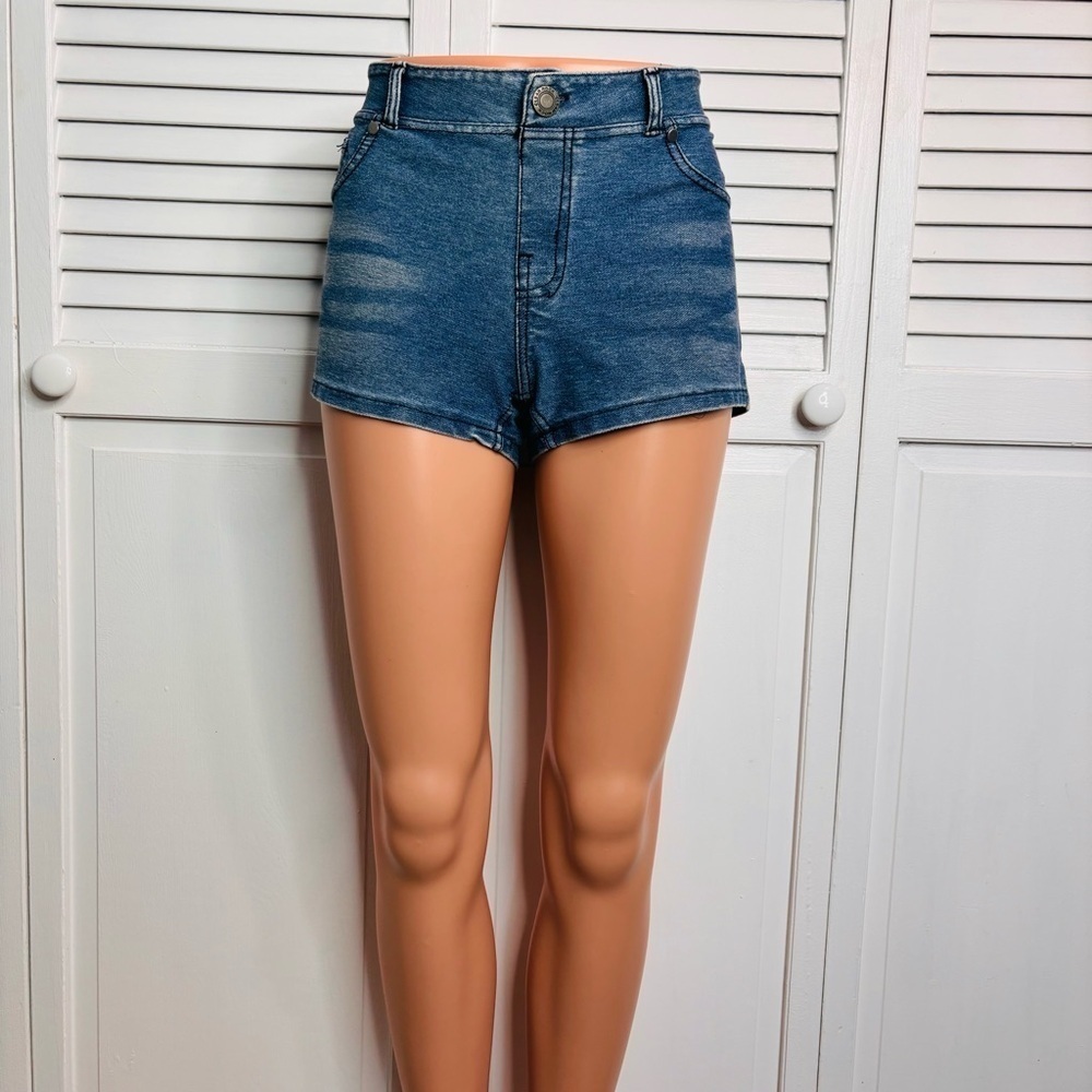CLEAR ROCK Light Blue Jean Shorts Size Large